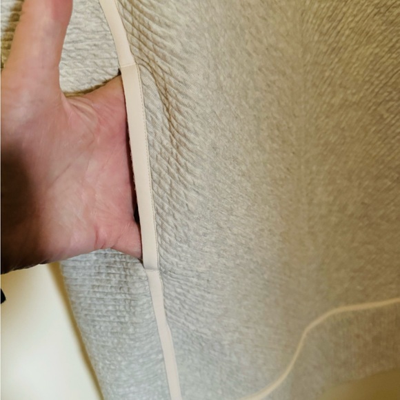 Hard to Find, Lululemon Woman’s On Repeat Dress with Removal Cowl Neck
Size 4 - Picture 6 of 10